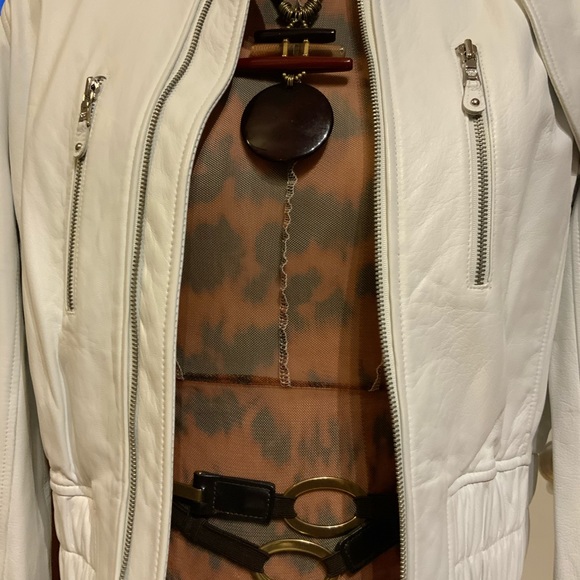 White Andre Marc leather crop jacket ( final sale) - Picture 7 of 9